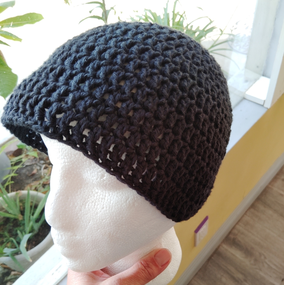 BLACK BEANIE HANDMADE
